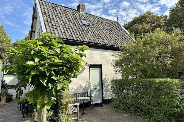 Buitenkant - Fijn vakantiehuis centraal in Bergen in een heerlijke omgeving. in Bergen (1)