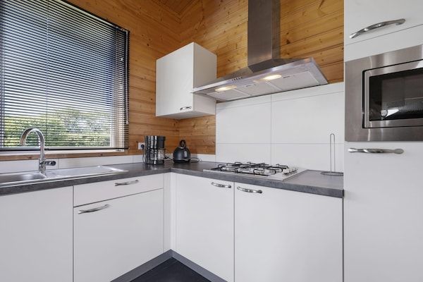 Keuken - Landelijk vakantiehuis met gedeeld zwembad in Someren-Heide (5)