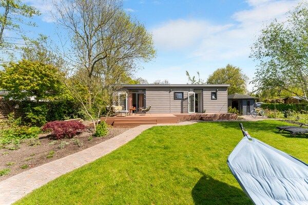 Buitenkant - Luxe chalet nabij Ouddorp met tuin in Goedereede (1)