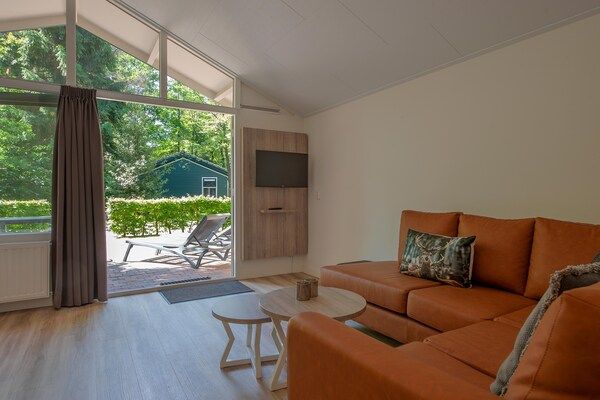 Woonkamer - Comfortabele bungalow op de Veluwe in Wissel/Epe (2)