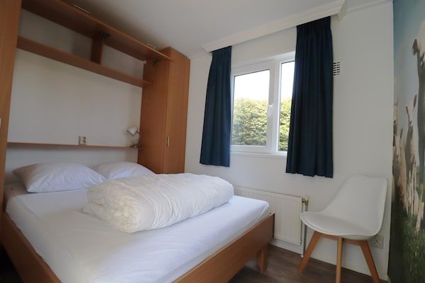 Slaapkamer - Vakantiehuis in Grou bij watersport in Grou (4)
