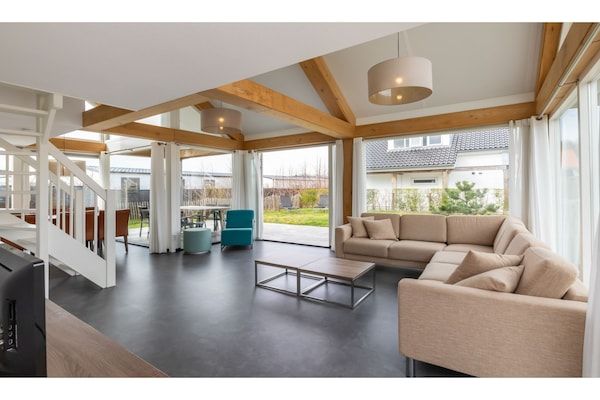 Woonkamer - Vakantiehuis in Renesse bij het Strand in Renesse (2)