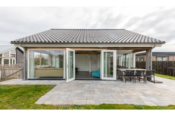 Buitenkant - Vakantiehuis in Renesse bij het Strand in Renesse (1)