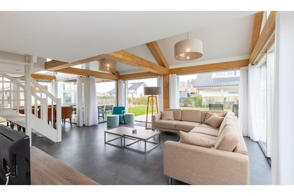 Woonkamer - Vakantiehuis in Renesse bij het Strand in Renesse (2)