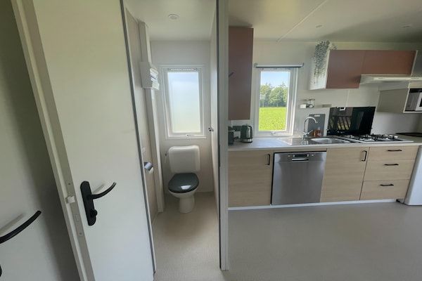 Keuken - Rustig chalet in Schoonloo met terras in Schoonloo (3)