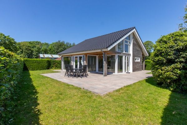 Buitenkant - Vakantiehuis bij Strand Burgh-Haamstede in Burgh Haamstede (1)