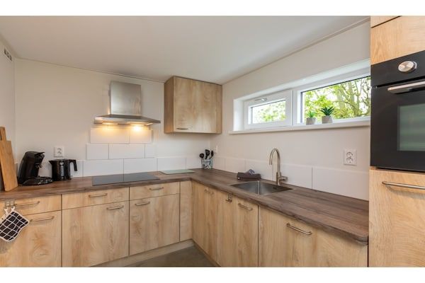 Keuken - Vakantiehuis bij Strand Burgh-Haamstede in Burgh Haamstede (4)