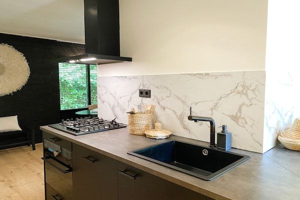 Keuken - Vakantiehuis in Rheezerveen met Wellness in Rheezerveen (2)