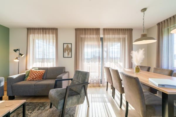 Eetkamer - Vakantiehuis in Scherpenisse bij Pluimpot in Scherpenisse (4)