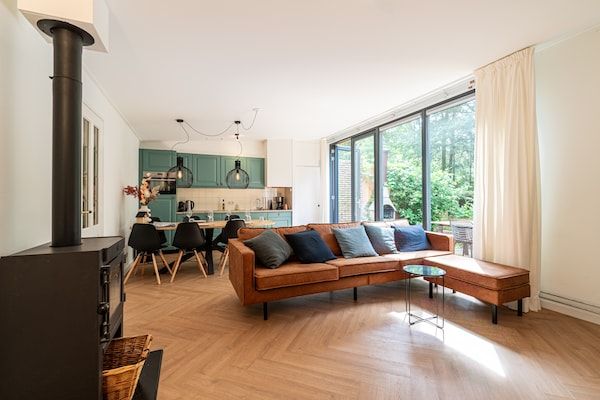 Woonkamer - Vakantiehuis in Zelhem met Bos en Hottub in Zelhem (4)
