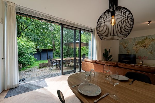 Eetkamer - Vakantiehuis in Zelhem met Bos en Hottub in Zelhem (3)