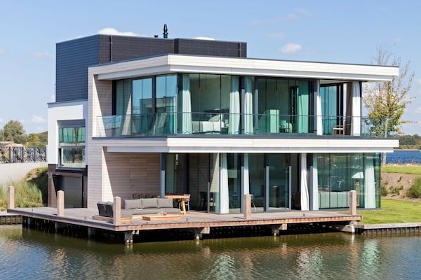 Buitenkant - Vakantiehuis aan het water in Arnemuiden in Arnemuiden (1)