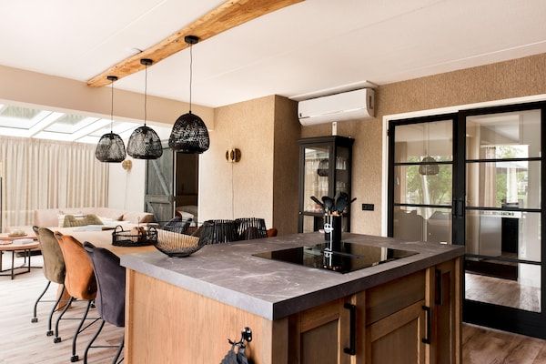 Keuken - Luxe vakantiehuis met sauna in Vlagtwedde in Groningen (4)