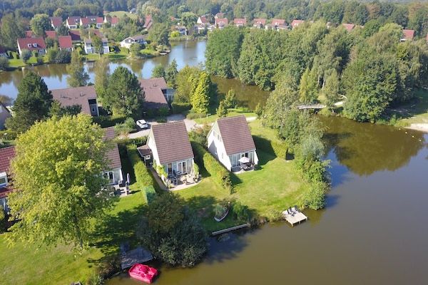 Buitenkant - Luxe woning met sauna, buitenspa en waterfiets in Vlagtwedde (2)
