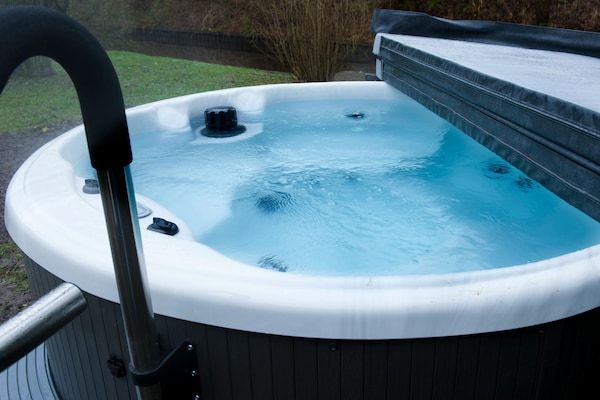 Wellness - Bungalow in Friesland met buiten-spa in Friesland (2)