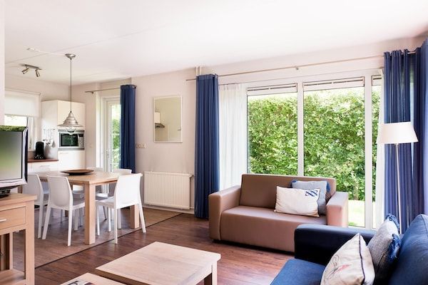 Woonkamer - Bungalow nabij Alde Feanensite in Friesland (1)