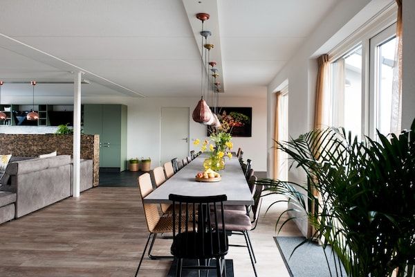 Eetkamer - Luxe groepswoning met sauna en hottub in Groningen (3)