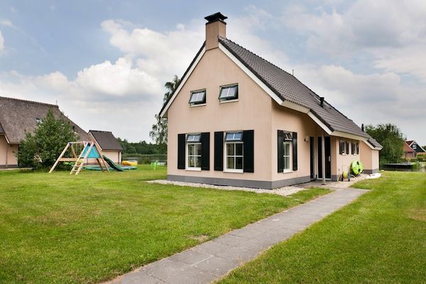 Buitenkant - Familiewoning met wellness in Groningen (1)