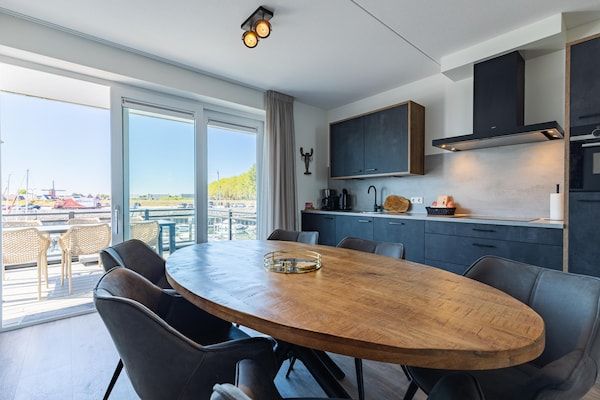 Eetkamer - Appartement in Sint-Annaland bij Oosterschelde in St. Annaland (5)