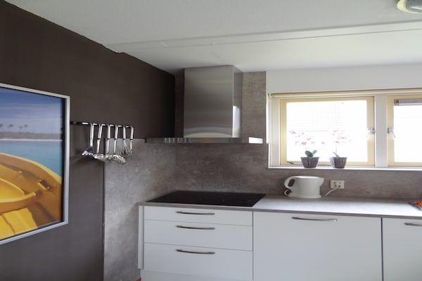 Keuken - Vakantiehuis in Zeeland met Tuin in Wemeldinge (2)