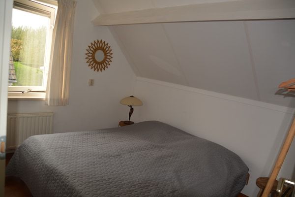 Slaapkamer - Vakantiehuis in rustige park voor families in Wemeldinge (5)