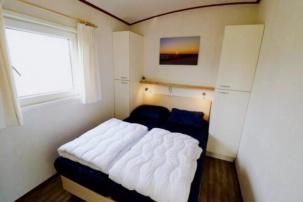 Slaapkamer - Rustgevend duinchalet in Hollum in Hollum (5)