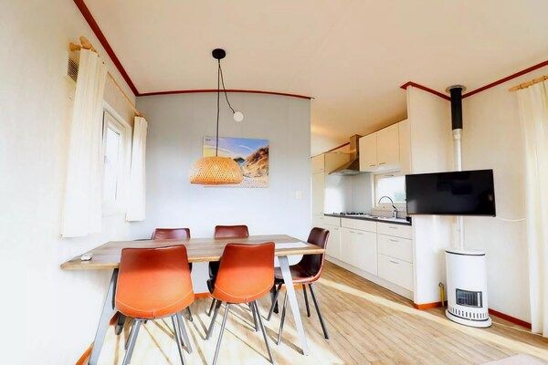 Eetkamer - Rustgevend duinchalet in Hollum in Hollum (3)