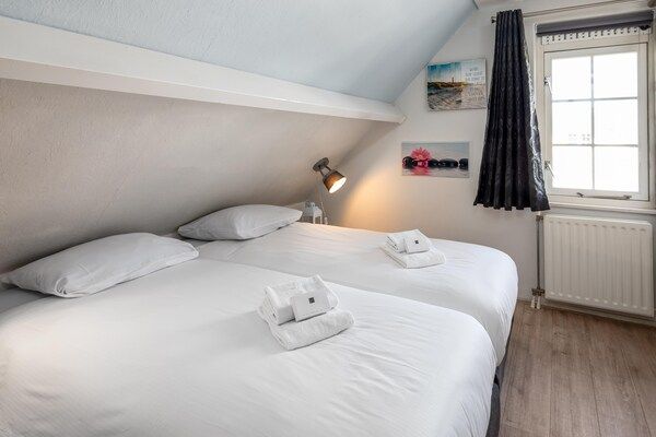Slaapkamer - Villa in Domburg bij Noordzeestrand in Domburg (5)
