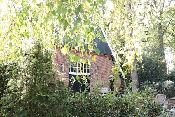 Buitenkant - Mooi vakantiehuis met bubbelbad in Losser (3)