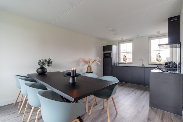 Eetkamer - Villa in Colijnsplaat bij de Zee in Colijnsplaat (3)