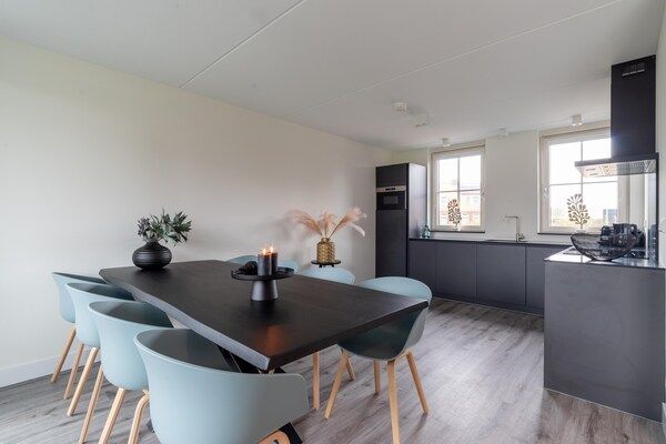 Eetkamer - Villa in Colijnsplaat bij de Zee in Colijnsplaat (3)