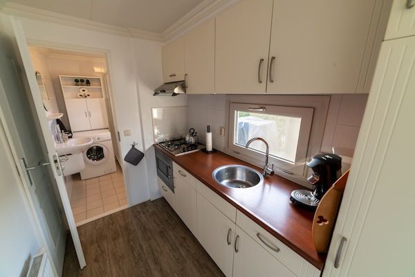 Keuken - Canal-Side Stay, Giethoorn in Giethoorn (3)