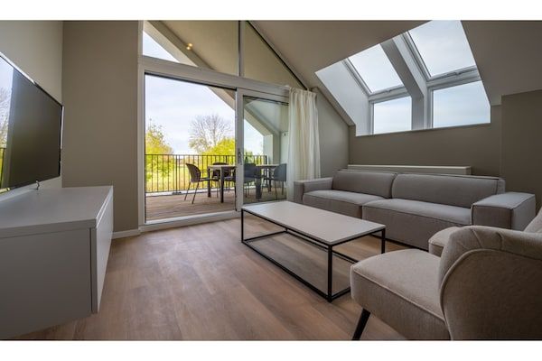 Woonkamer - Stijlvolle Marina Loft met balkon in Kamperland (3)