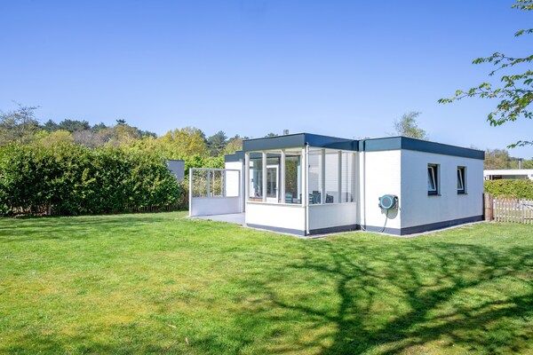 Buitenkant - Gezellig vakantiehuis met bubbelbad op Texel in Den Burg (1)