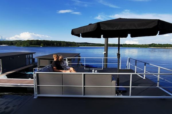 Terras - Woonboot bij Mookerplas in Middelaar (2)