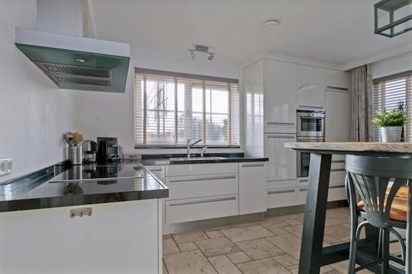 Keuken - Villa in Bosrijk bij Horsterwold in Zeewolde (3)