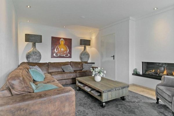 Woonkamer - Villa in Bosrijk bij Horsterwold in Zeewolde (2)