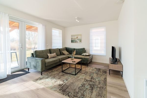 Woonkamer - Mooi vakantiehuis met sauna nabij Rotterdam in Simonshaven (2)