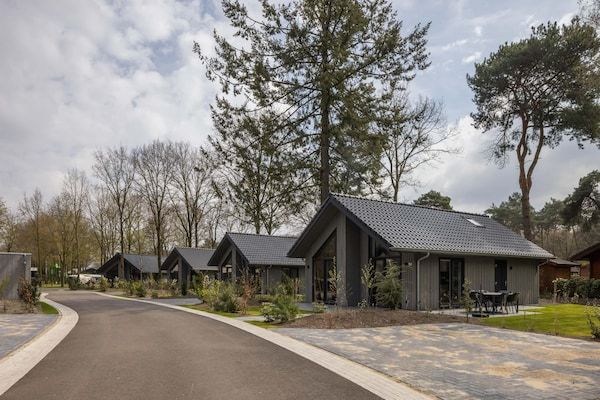 Buitenkant - Eco-villa in Latour met tuin sauna in Oirschot (1)