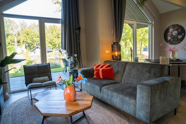 Woonkamer - Eco Villa in Latour aan de Vijver in Oirschot (2)