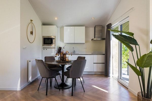 Eetkamer - Lodge in Nederland met Terras in Oirschot (3)