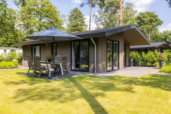 Buitenkant - Lodge in Nederland met Terras in Oirschot (1)