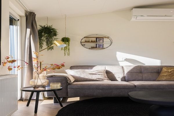 Woonkamer - Lodge in Nederland met Terras in Oirschot (2)