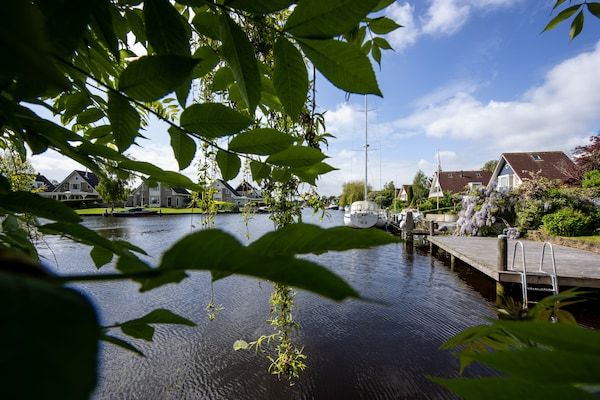 AreaSummer1KM - Vakantie-uitje met een privé-aanlegsteiger in Terherne (1)