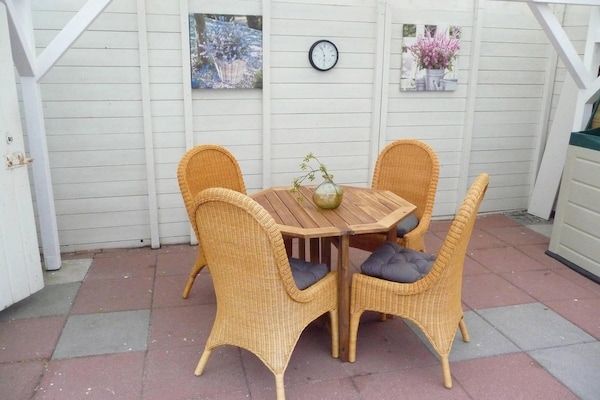 Terras - Bungalow in Makkum bij het Strand in Friesland (4)