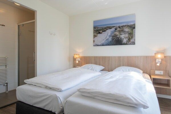 Slaapkamer - Villa in Cadzand-Bad bij Noordzeekust in Cadzand-Bad (4)