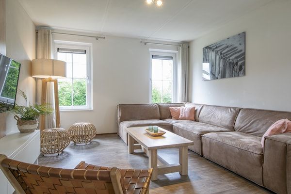 Woonkamer - Villa in Cadzand-Bad bij Noordzeekust in Cadzand-Bad (2)