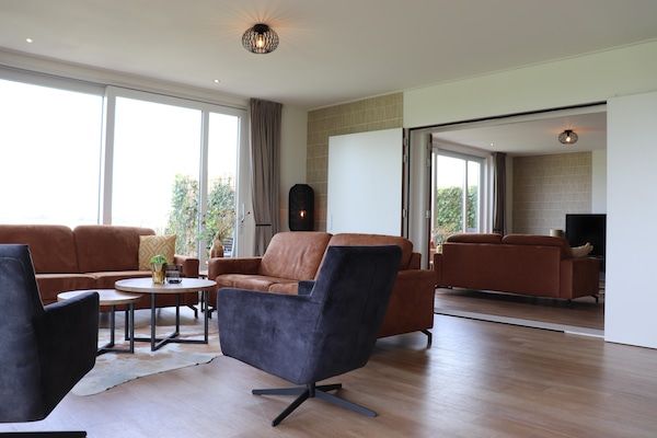 Woonkamer - Stijlvolle Friese villa met tuin in Leons (4)