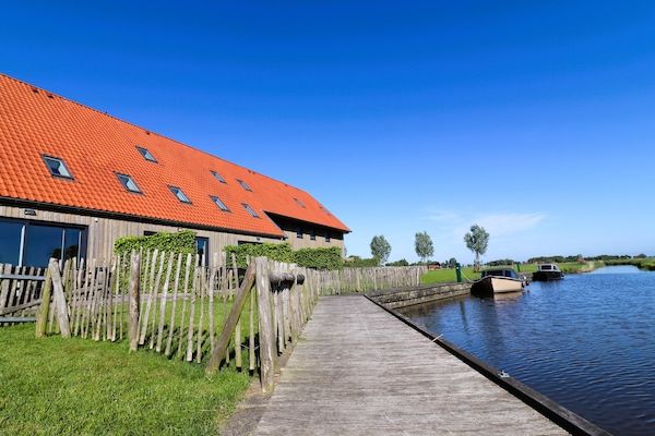 Tuin - Stijlvolle Friese villa met tuin in Leons (2)