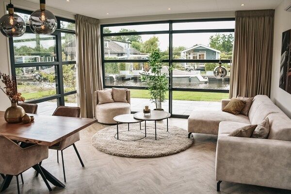 Woonkamer - Familie-uitje aan het water in Nieuw-Loosdrecht (2)